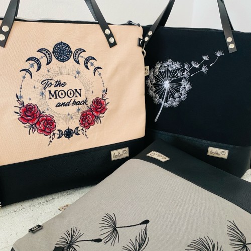 Umhängetasche aus Canvas mit Stickerei TO THE MOON AND BACK | Farbe nude mit Henkel Leolini - 9