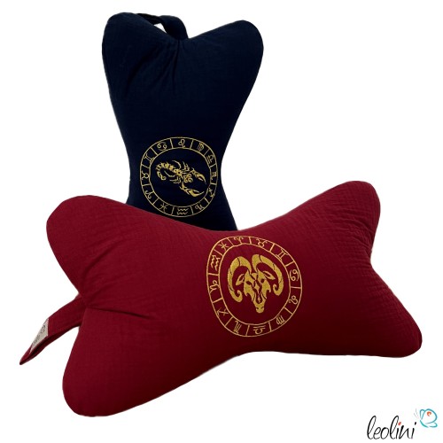 Leseknochen mit STERNZEICHEN Stickerei | Nackenkissen aus Musselin Double Gauze | Bordeaux Leolini - 7