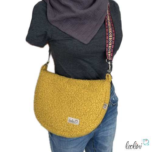 Bouclé Tasche Umhängetasche | Moonbag | Felltasche | handgefertigt in Senf Leolini - 1