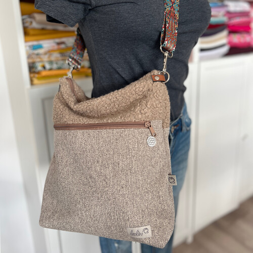 Umhängetasche Lenos Boucle in Beige handgefertigt