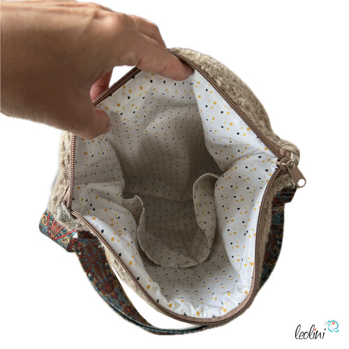 Umhängetasche Lenos Boucle in Beige handgefertigt