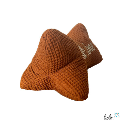 Me time Leseknochen aus Waffelstoff mit Stickerei | Nackenkissen ROST | handgemacht