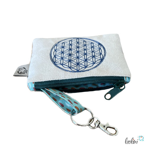 LeoliniSchlüsseltascherl mit Karabiner BLUME DES LEBENS BLAU | Geldtasche mini | mit Stickerei handgefertigtSchlüsseltascherl