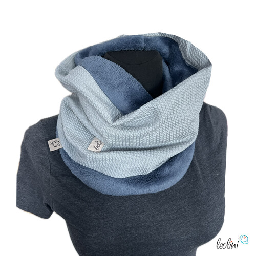 LeoliniHandgefertigter Damen Schlauchschal Loop – Beidseitig tragbar mit Wellnessfleece & Mini-Zopfmuster | EISBLAUTücher / Schals