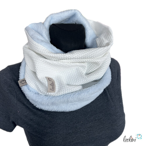 LeoliniHandgefertigter Damen Schlauchschal Loop – Beidseitig tragbar mit Wellnessfleece & Mini-Zopfmuster Jersey | WEISS HELLBLAUTücher / Schals