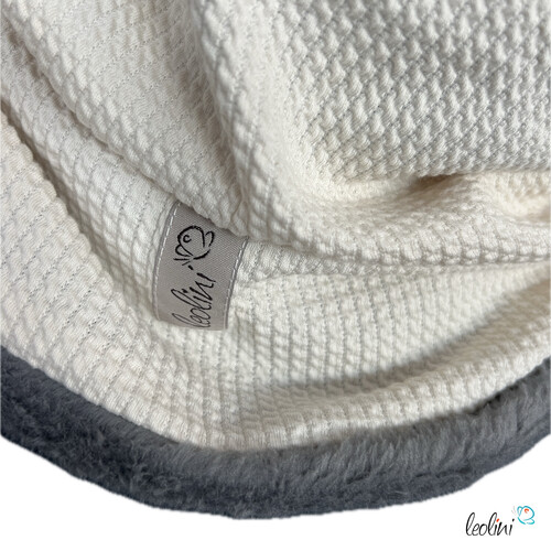 LeoliniHandgefertigter Damen Schlauchschal Loop – Beidseitig tragbar mit Wellnessfleece & Mini-Zopfmuster Jersey | CREME GRAUTücher / Schals