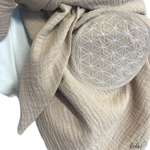 LeoliniDreieckiges Musselin-Tuch XL – Double Gauze mit Blume des Lebens -Stickerei | BEIGETücher / Schals