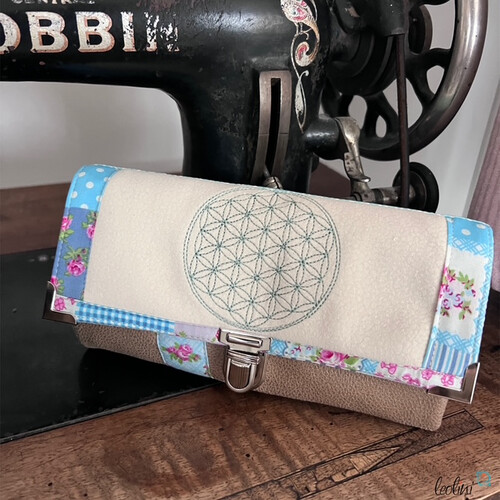 LeoliniPortemonnaie mit Stickerei | Blume des Lebens | BEIGE HELLBLAU | GeldbörsePortemonnaies mit Stickerei