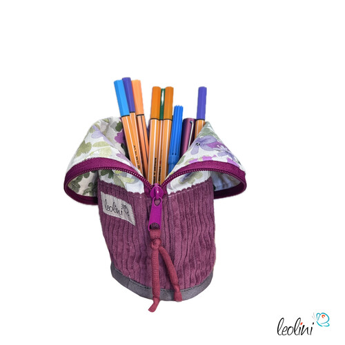 LeoliniStehende Stiftetasche aus CORD Leo | Federpennal Schminktasche BROMBEERBLÜTEStehende Stiftetaschen LEO