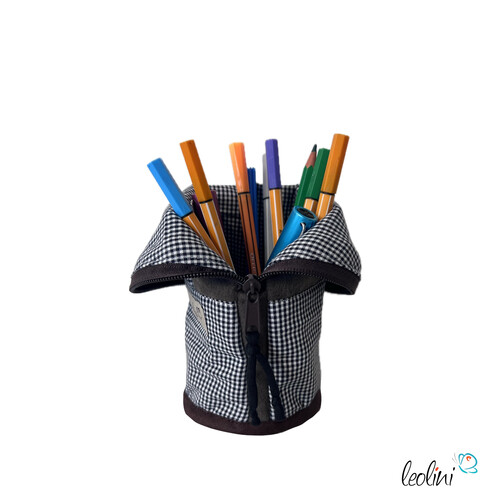 LeoliniStehende Stiftetasche Leo | Federpennal Federmäppchen KARO | personalisierbar mit NamenStehende Stiftetaschen LEO