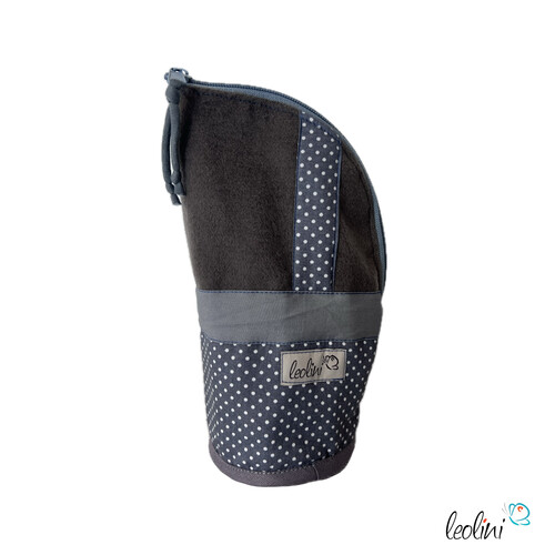 LeoliniStehende Stiftetasche Leo | Federpennal Federmäppchen PUNKTE GRAU | personalisierbar mit NamenStehende Stiftetaschen LEO