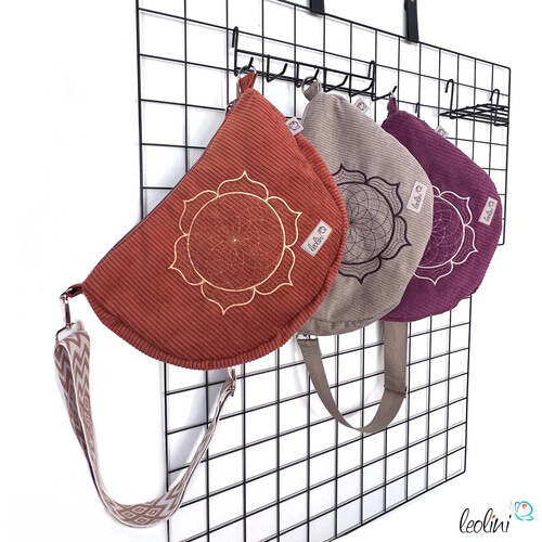 LeoliniMoonbag mit Lotus des Lebens Stickerei in ROST aus Breitcord | Umhängetasche | handgefertigt