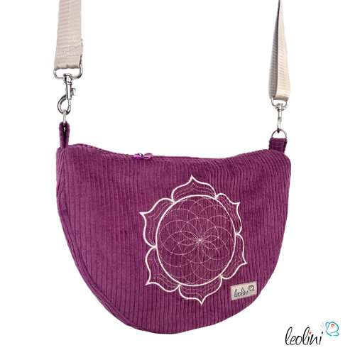 LeoliniMoonbag mit Lotus des Lebens Stickerei in BEERE aus Breitcord | Umhängetasche | handgefertigtTaschen mit Stickerei und Basic Taschen