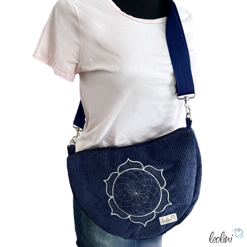 LeoliniMoonbag mit Lotus des Lebens Stickerei in BLAU aus Breitcord | Umhängetasche | handgefertigtTaschen mit Stickerei und Basic Taschen