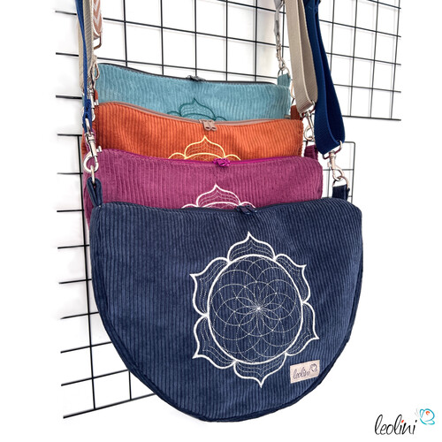 LeoliniMoonbag mit Lotus des Lebens Stickerei in ALTMINT aus Breitcord | Umhängetasche | handgefertigtTaschen mit Stickerei und Basic Taschen