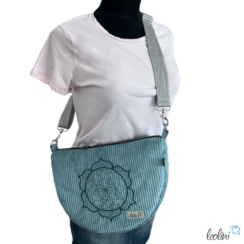 LeoliniMoonbag mit Lotus des Lebens Stickerei in ALTMINT aus Breitcord | Umhängetasche | handgefertigtTaschen mit Stickerei und Basic Taschen
