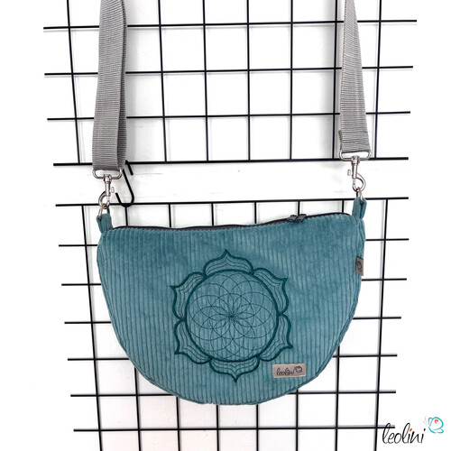 LeoliniMoonbag mit Lotus des Lebens Stickerei in ALTMINT aus Breitcord | Umhängetasche | handgefertigtTaschen mit Stickerei und Basic Taschen