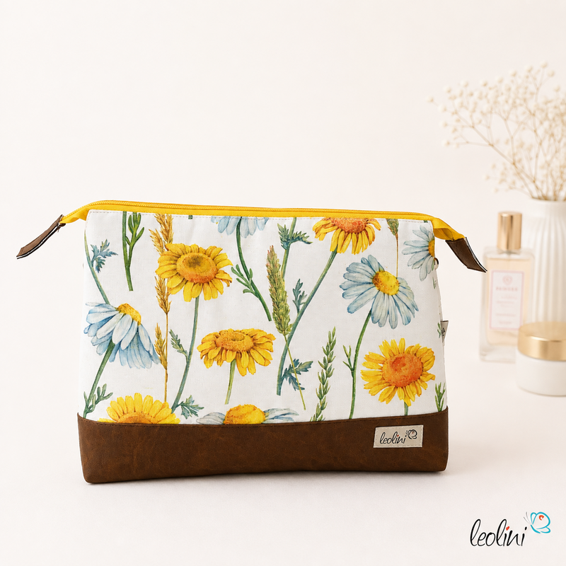 LeoliniGroße Kosmetiktasche | Kulturbeutel mit vielen Fächern SONNENBLUMEN | Handarbeit von LeoliniKosmetiktaschen