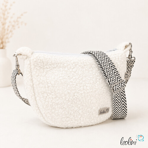Bouclé Tasche Umhängetasche | Moonbag | Felltasche | handgefertigt in Naturweiß