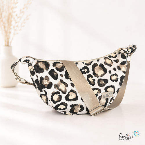 Moon Bag Luna | Halbmondtasche – Handgefertigte Schultertasche in Leoparden Muster Leo Moonbag