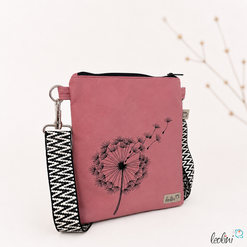 LeoliniKleine Umhängetasche DUNKLES ROSA mit Pusteblume | mit gemustertem Gurtband | Kleine LEOSTaschen mit Stickerei und Basic Taschen