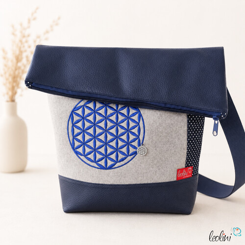 Foldover Tasche Blume des Lebens | Stickerei mit Charmanhänger - marine