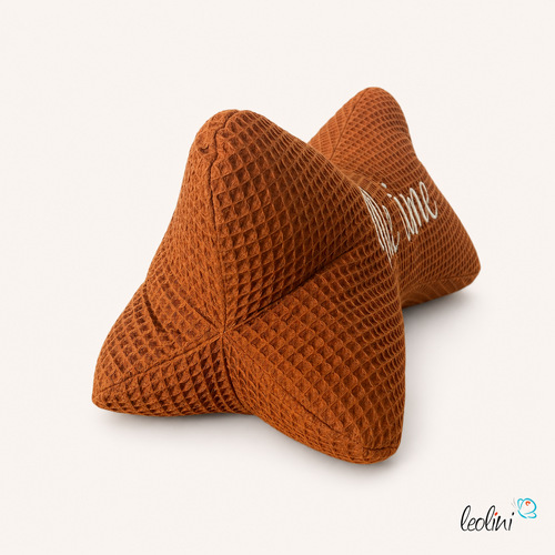 LeoliniMe time Leseknochen aus Waffelstoff mit Stickerei | Nackenkissen ROST | handgemachtWaffelstoff Leseknochen unifarben