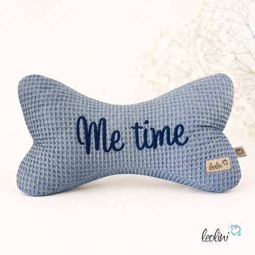 Me time Leseknochen aus Waffelstoff mit Stickerei | Nackenkissen RAUCHBLAU | handgemacht