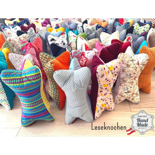 Leseknochen personalisierbar - Katzen Nackenkissen COOL CATS mit Namensstickerei Leolini - 9