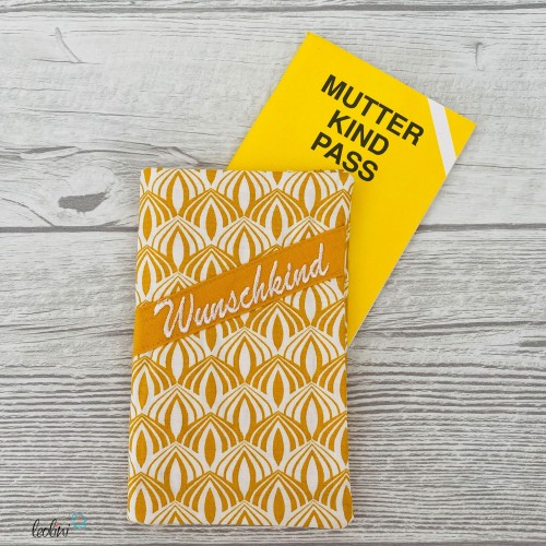Mutterkindpasshülle Wunschkind Stickerei GRAFIK SENF | personalisierbar mit Name Leolini - 5