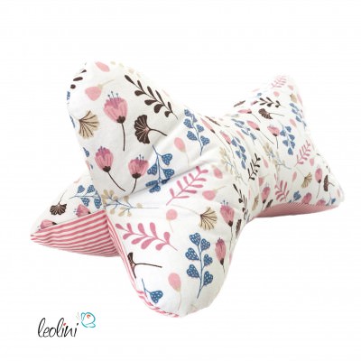 Leseknochen personalisierbar | Nackenkissen STREUBLUMEN ROSA | handgemacht von Leolini € 23,90 Leseknochen