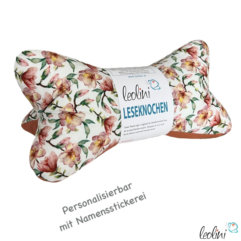 Personalisierter Leseknochen MAGNOLIE mit Namensstickerei, genäht im Nähatelier Leolini