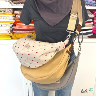 Moon Bag Luna | Halbmondtasche – Handgefertigte Schultertasche Herzen Moonbag Leolini - 10