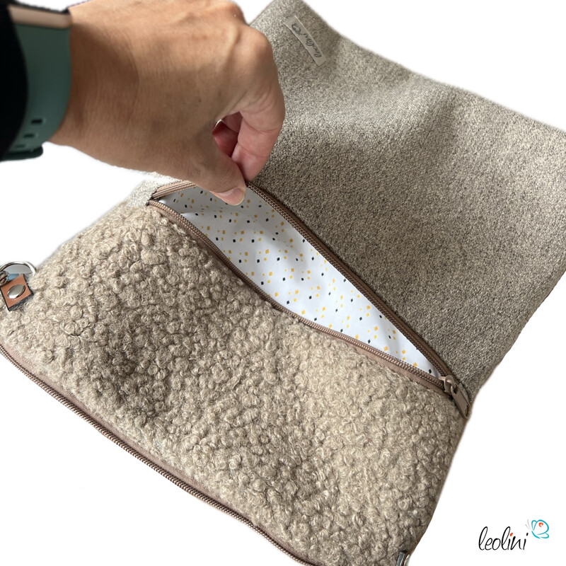 Umhängetasche Lenos Boucle in Beige handgefertigt