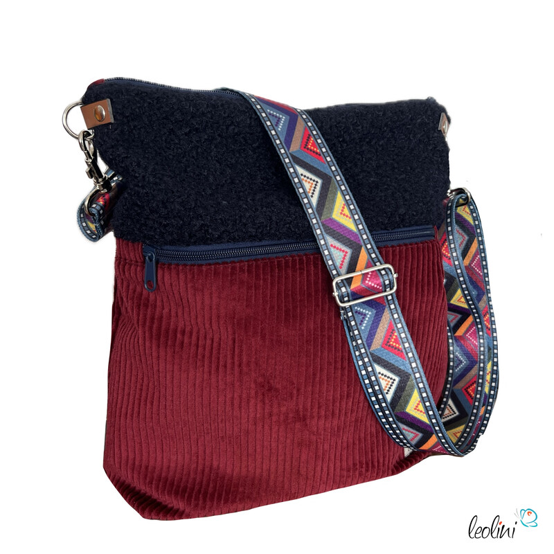 Umhängetasche Lenos Boucle | handgefertigt von Leolini dunkelblau und bordeaux