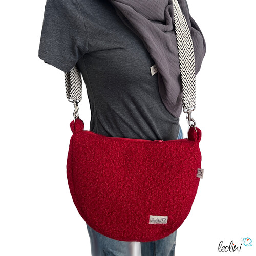 LeoliniBouclé Tasche Umhängetasche | Moonbag | Felltasche | handgefertigt in ROTTaschen mit Stickerei und Basic Taschen