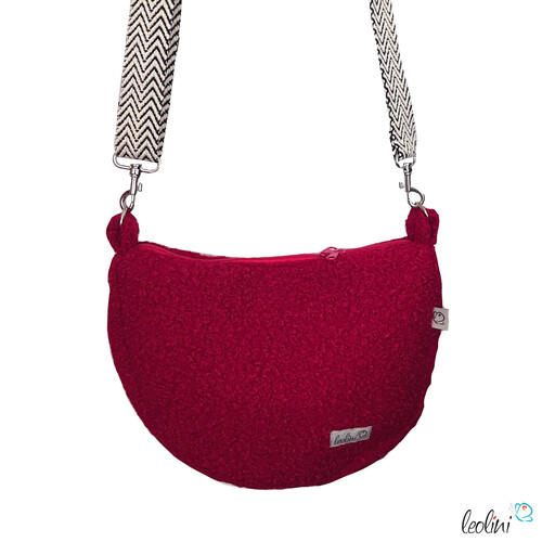 LeoliniBouclé Tasche Umhängetasche | Moonbag | Felltasche | handgefertigt in ROTTaschen mit Stickerei und Basic Taschen