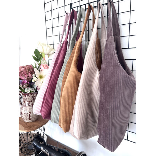 Hobo Bag Breitcord in Himbeer handgemachte Trendtasche