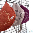 Moonbag mit Lotus des Lebens Stickerei in BEERE aus Breitcord | Umhängetasche | handgefertigtTaschen mit Stickerei und Basic Taschen